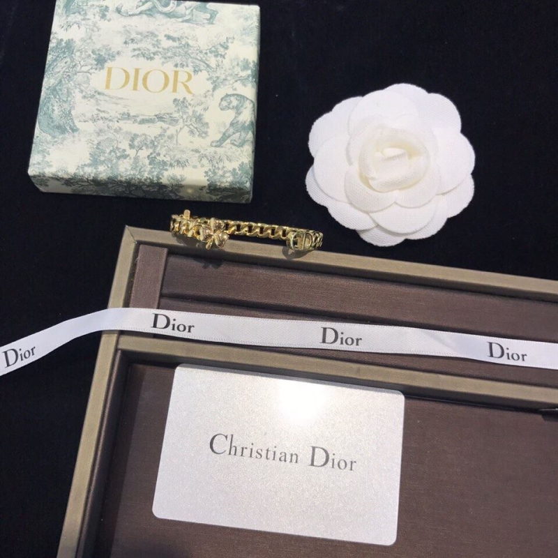 chr1st1an D10r bracelets